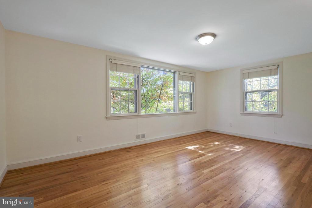 207 POPLAR DRIVE