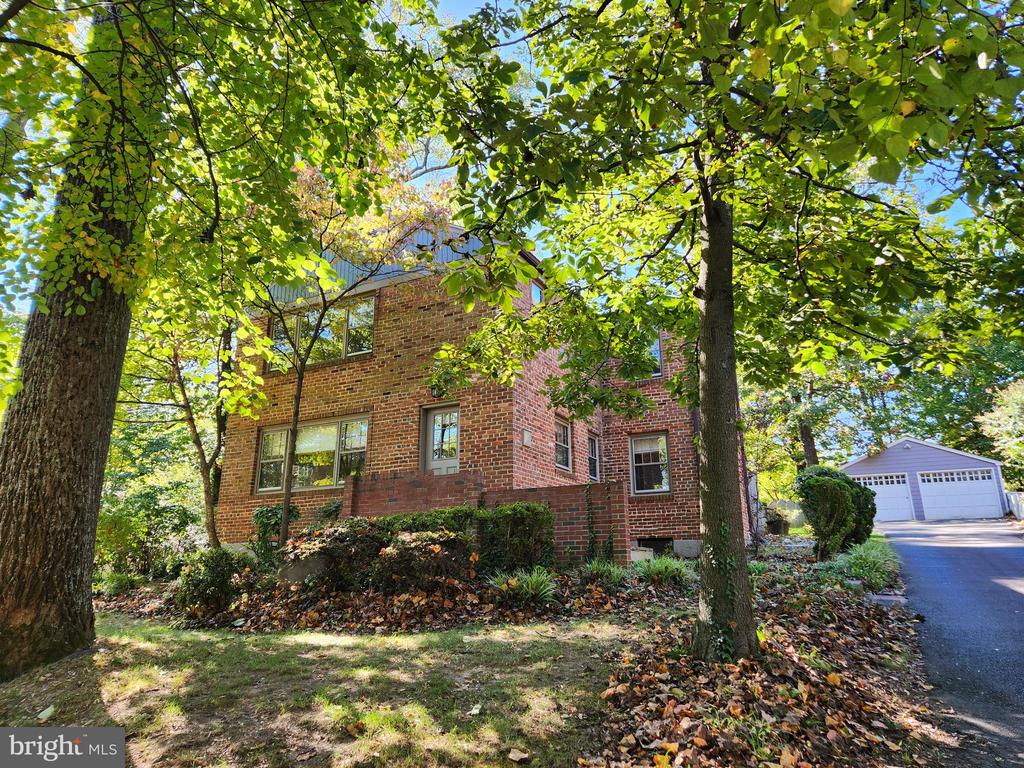 207 POPLAR DRIVE