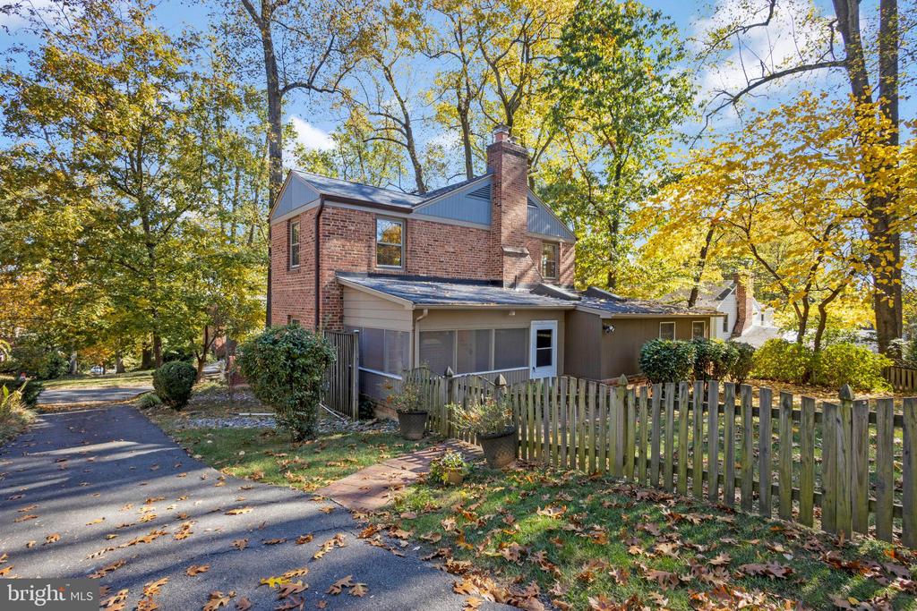 207 POPLAR DRIVE