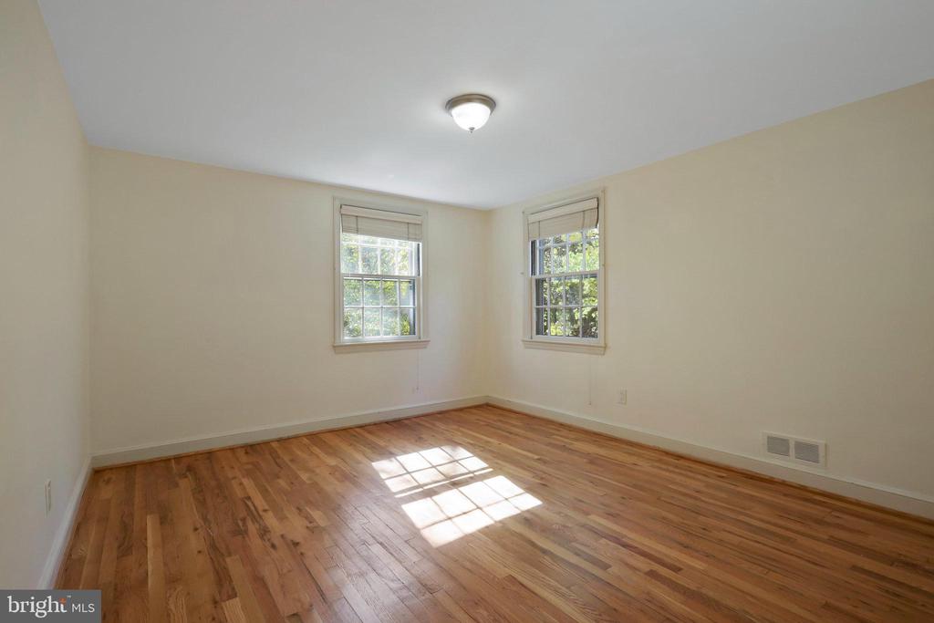 207 POPLAR DRIVE