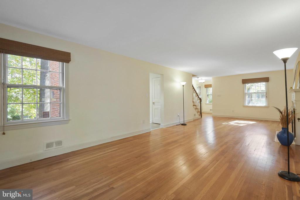 207 POPLAR DRIVE