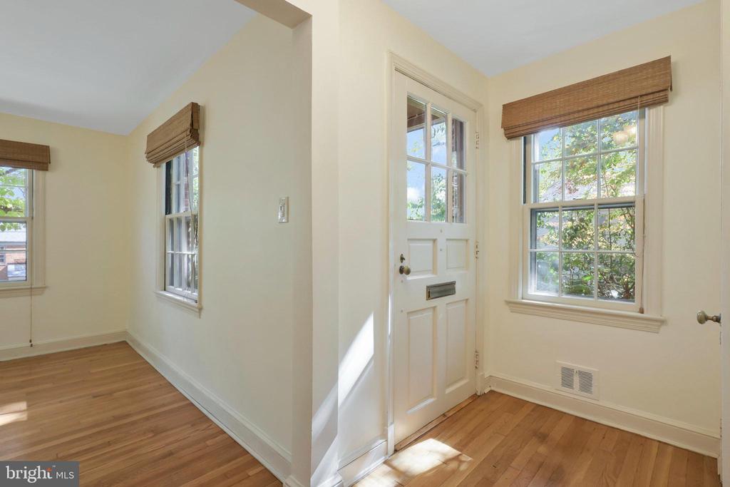 207 POPLAR DRIVE