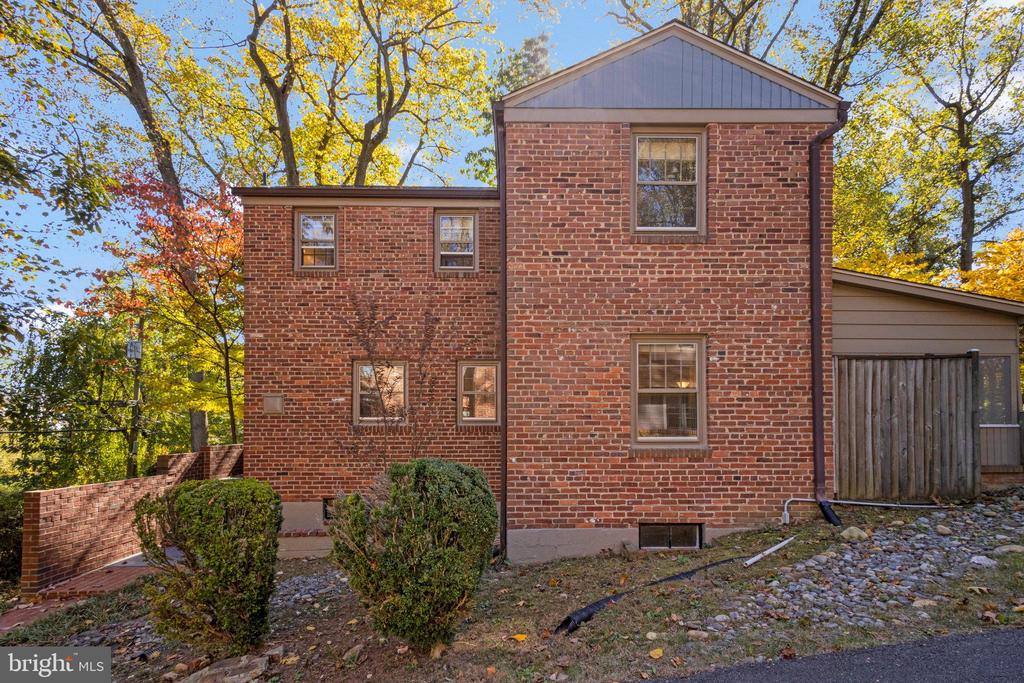 207 POPLAR DRIVE