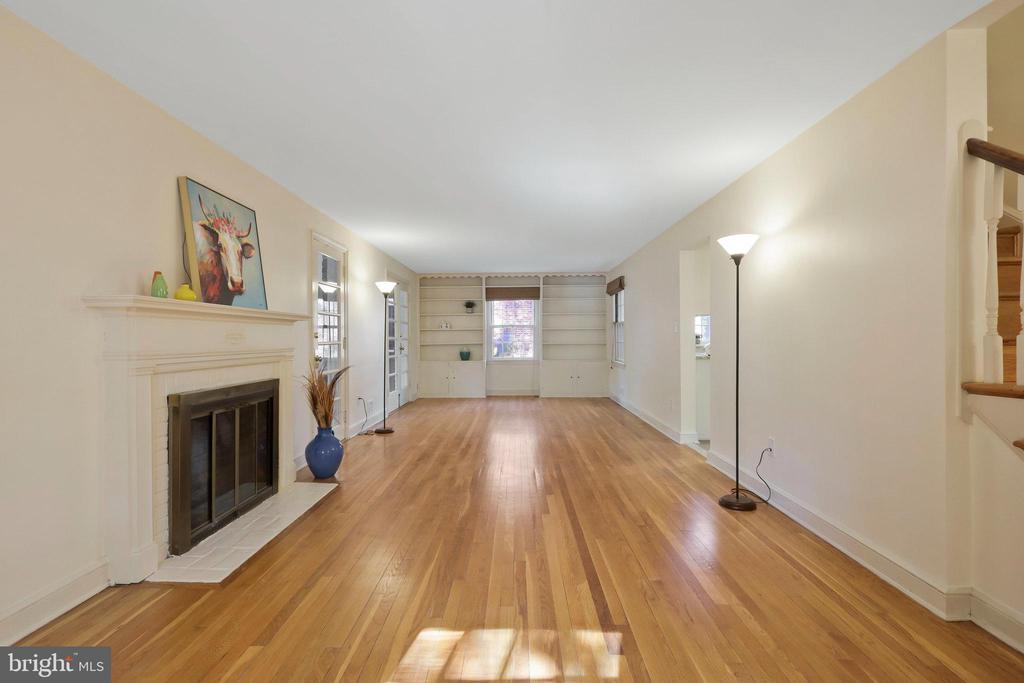 207 POPLAR DRIVE