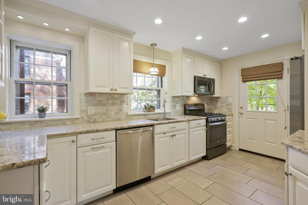 207 POPLAR DRIVE