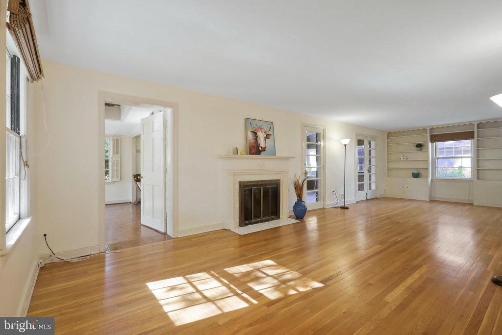 207 POPLAR DRIVE