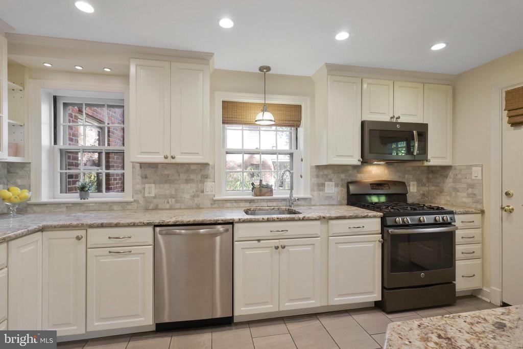 207 POPLAR DRIVE