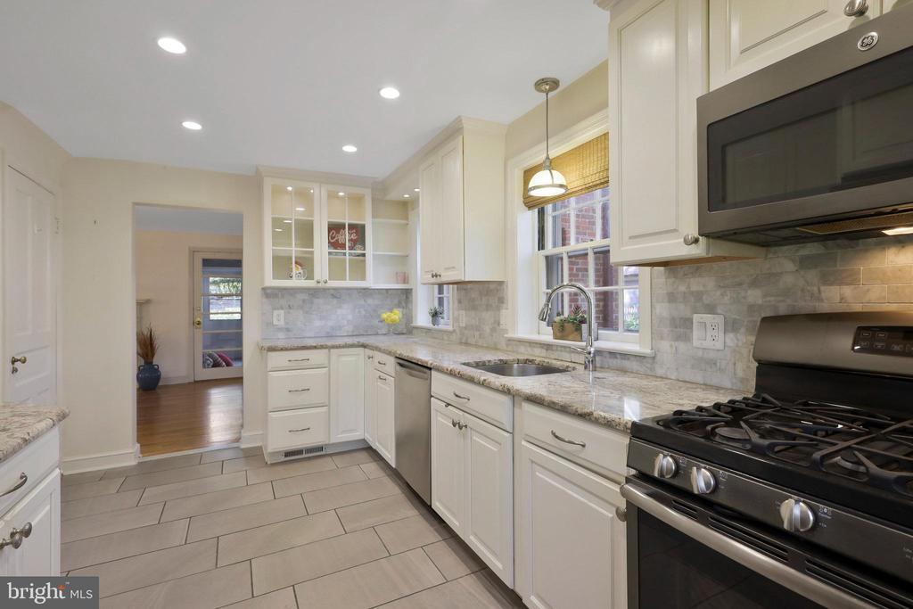 207 POPLAR DRIVE
