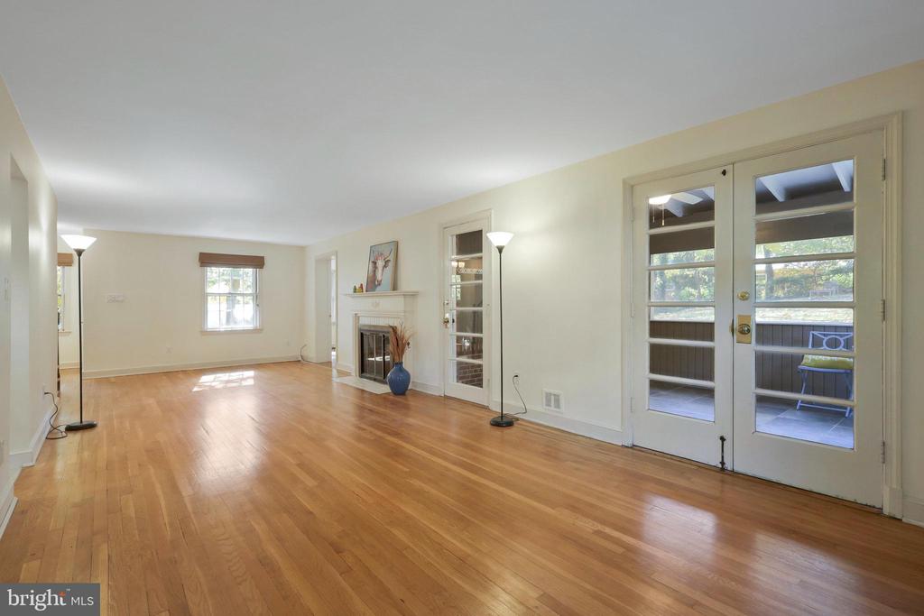207 POPLAR DRIVE