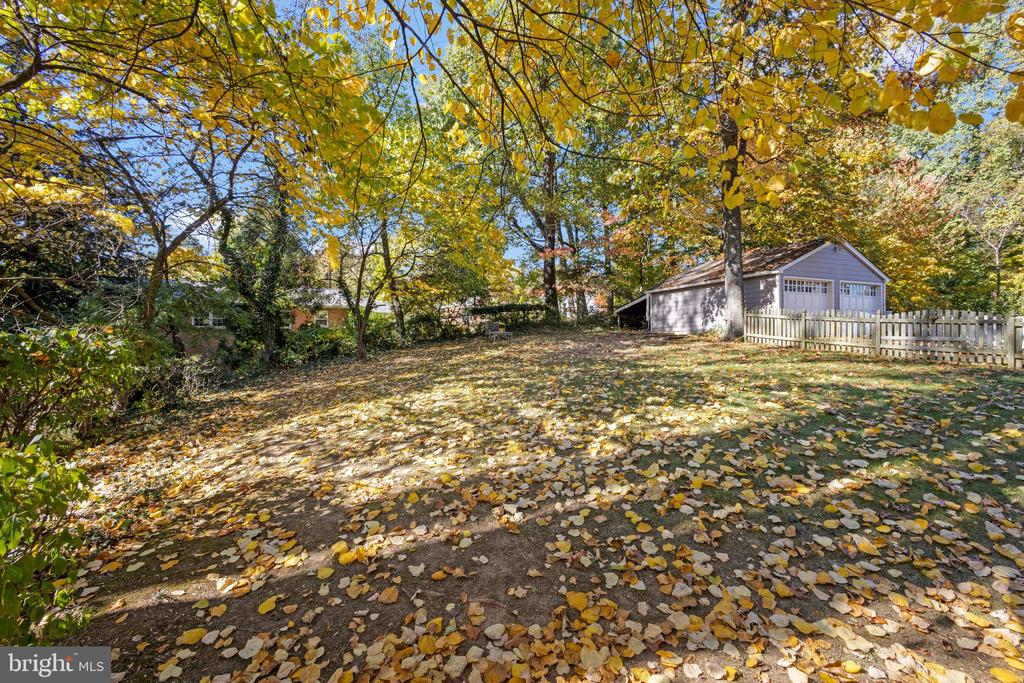 207 POPLAR DRIVE