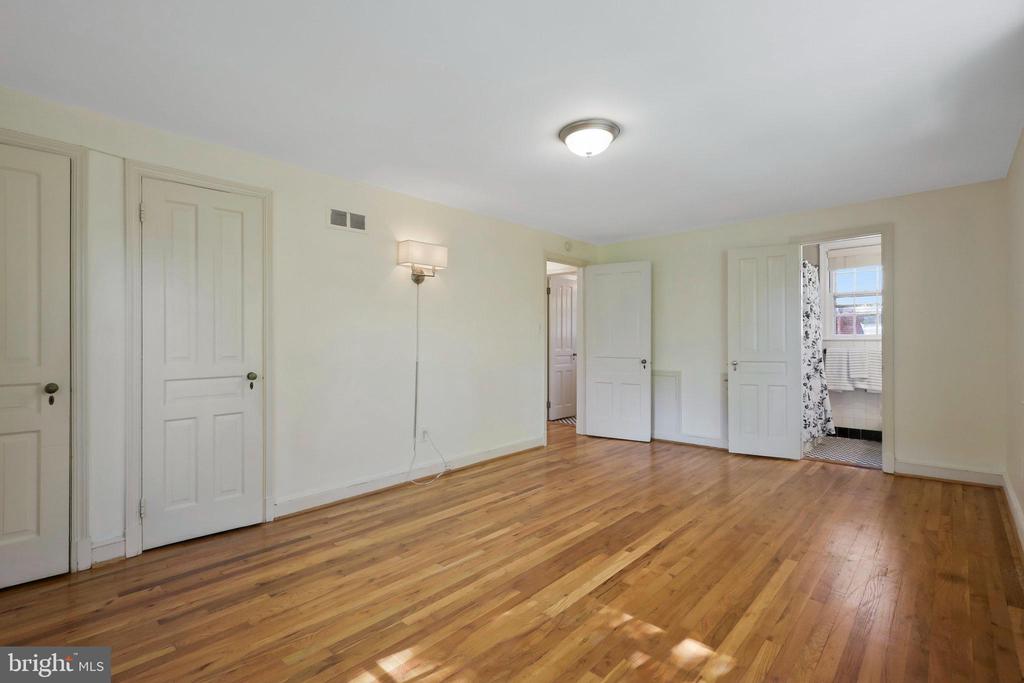 207 POPLAR DRIVE