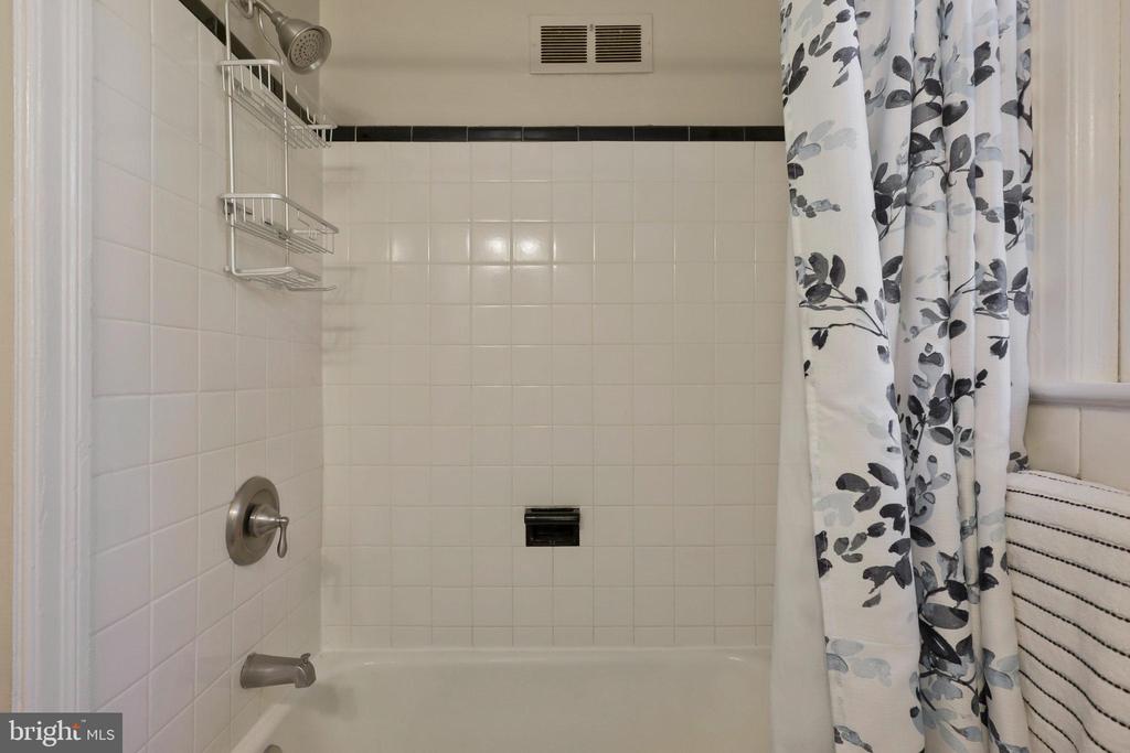 207 POPLAR DRIVE
