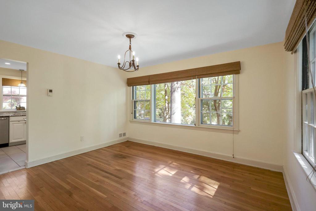 207 POPLAR DRIVE