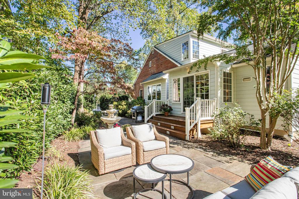 1007 PARKER STREET
