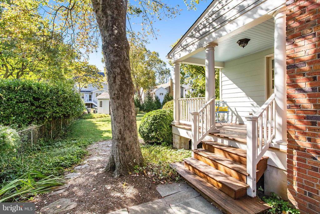 1007 PARKER STREET