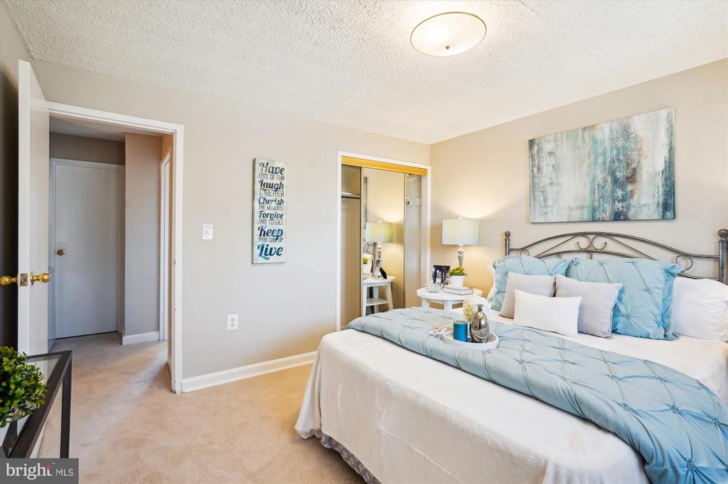 434 HAMPTON COURT