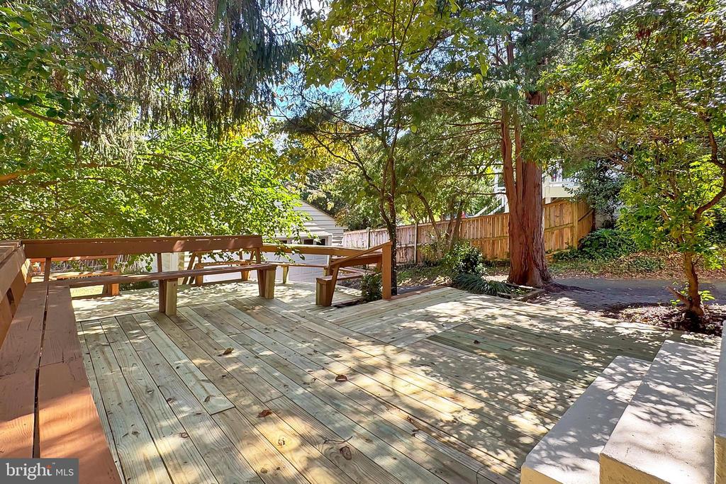 220 W GREENWAY BOULEVARD