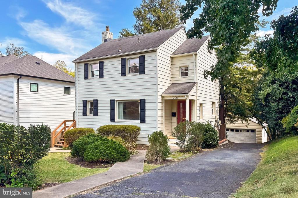 220 W GREENWAY BOULEVARD