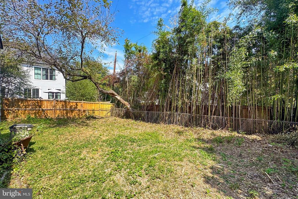 220 W GREENWAY BOULEVARD