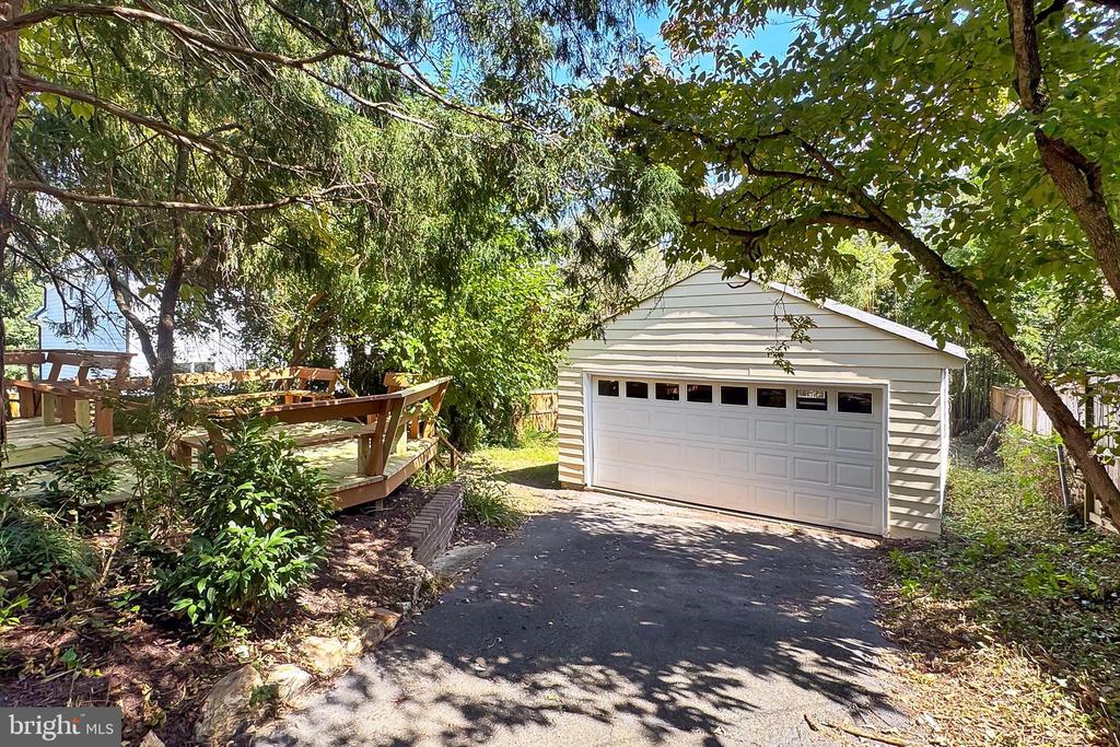 220 W GREENWAY BOULEVARD
