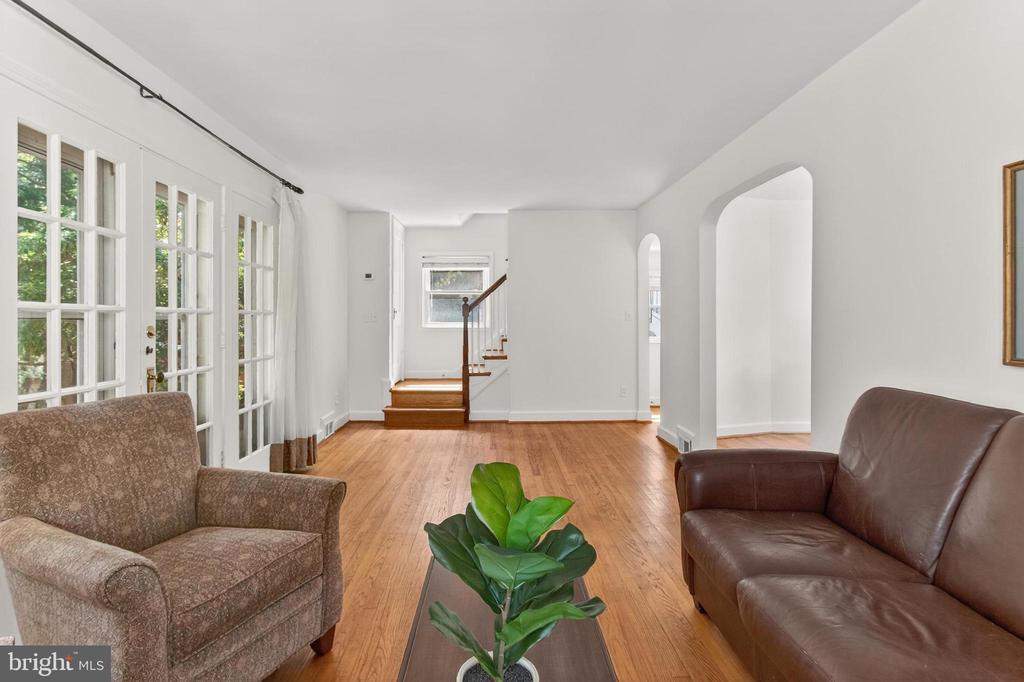 220 W GREENWAY BOULEVARD