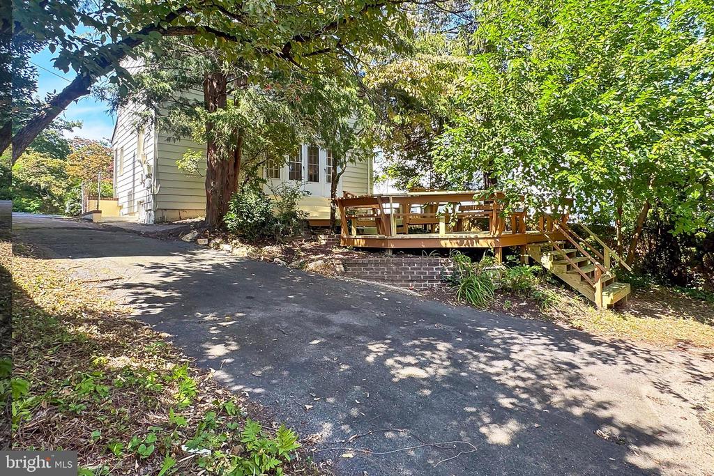 220 W GREENWAY BOULEVARD