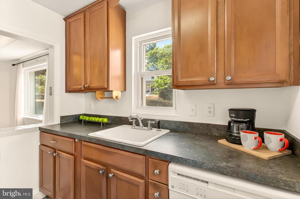 220 W GREENWAY BOULEVARD