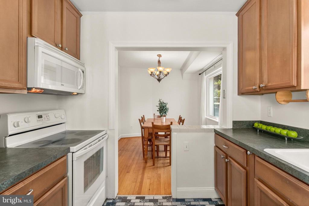 220 W GREENWAY BOULEVARD