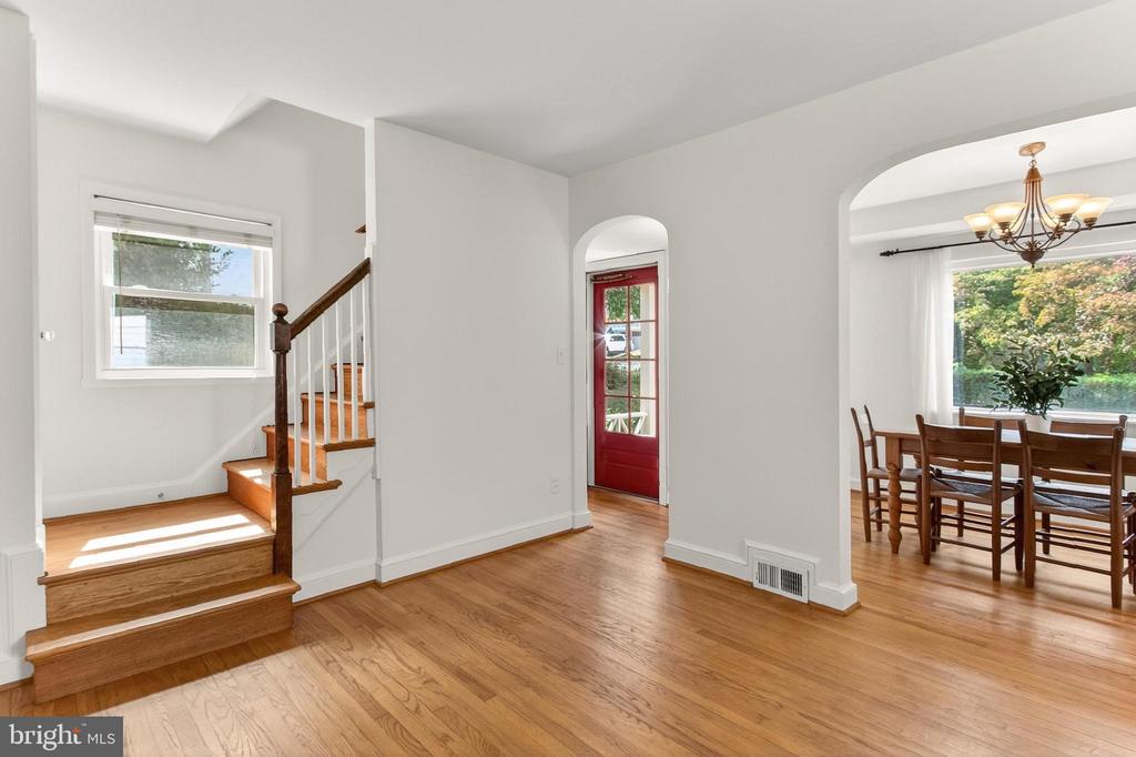 220 W GREENWAY BOULEVARD