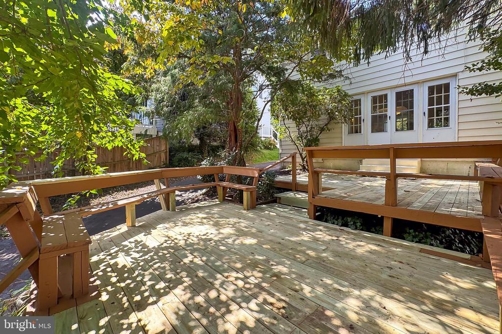 220 W GREENWAY BOULEVARD
