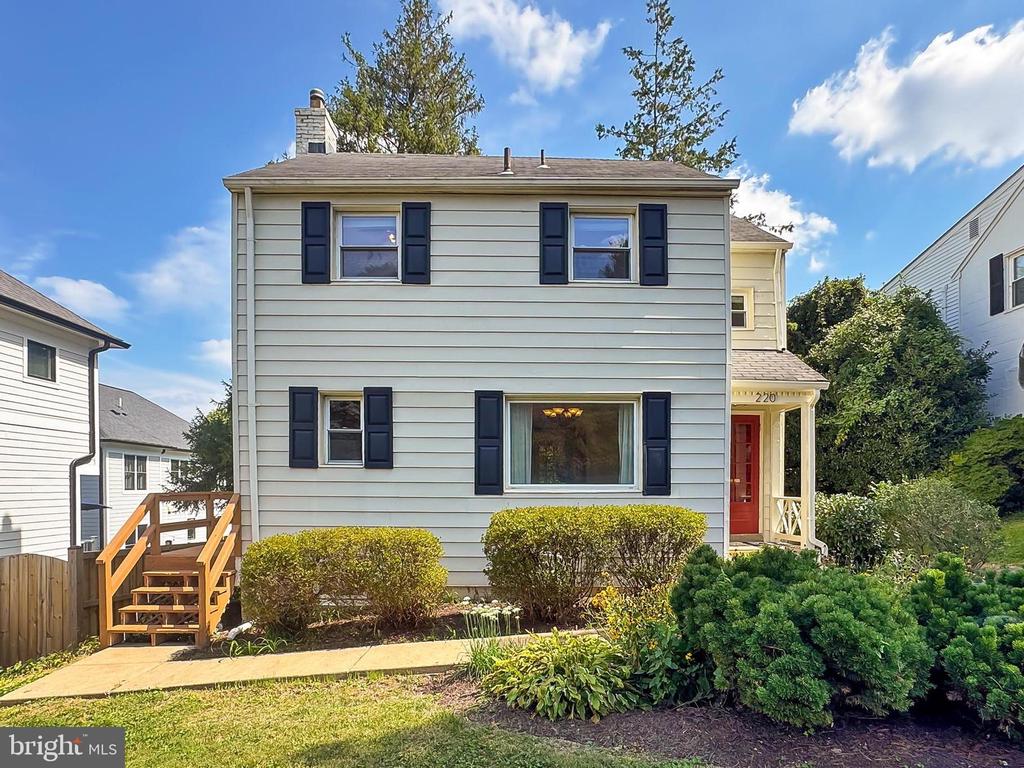 220 W GREENWAY BOULEVARD