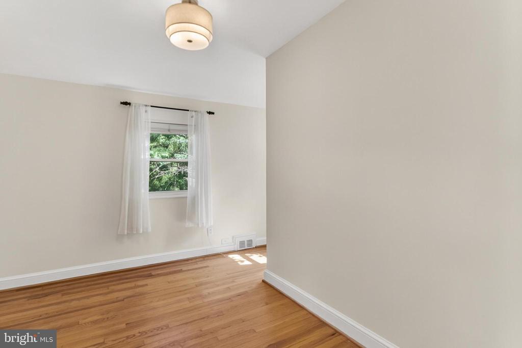 220 W GREENWAY BOULEVARD