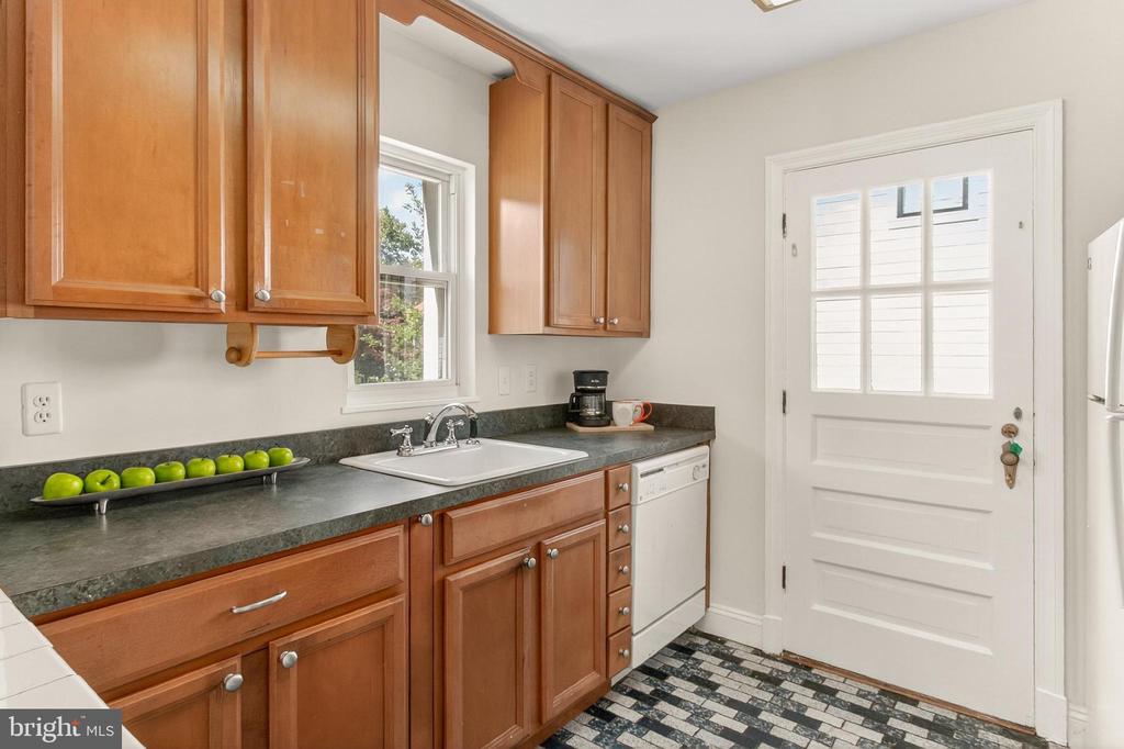 220 W GREENWAY BOULEVARD