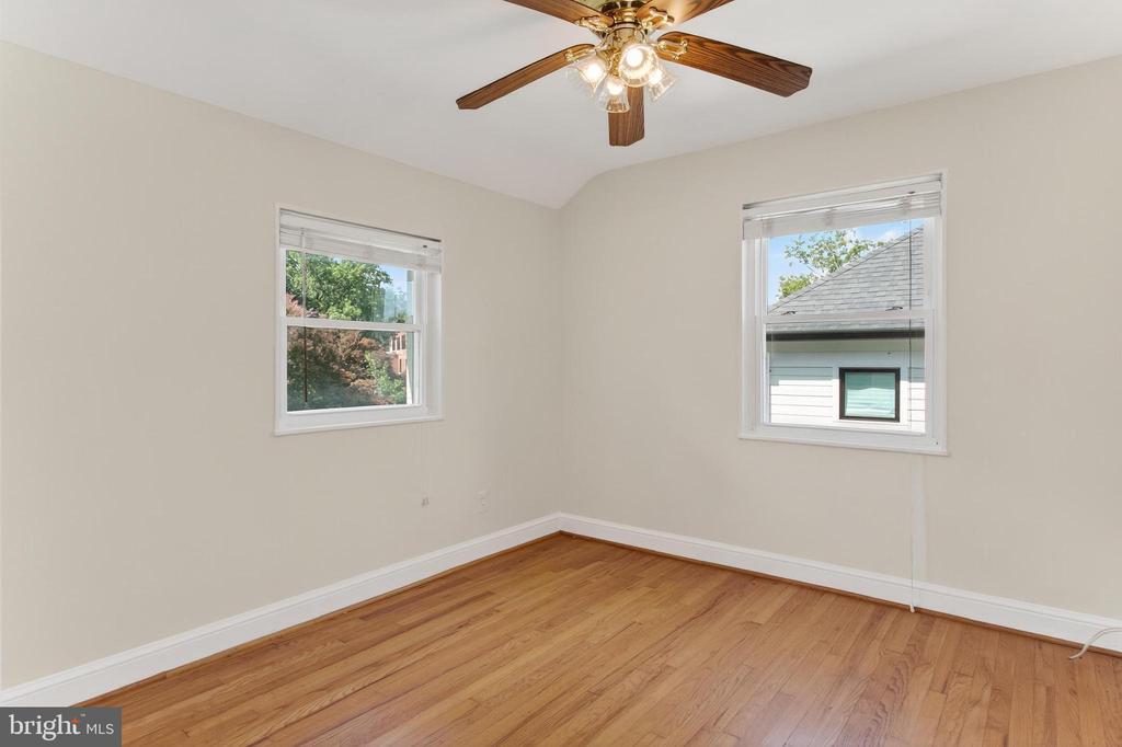 220 W GREENWAY BOULEVARD