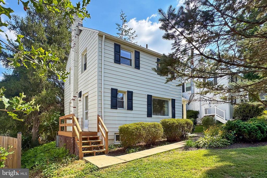 220 W GREENWAY BOULEVARD