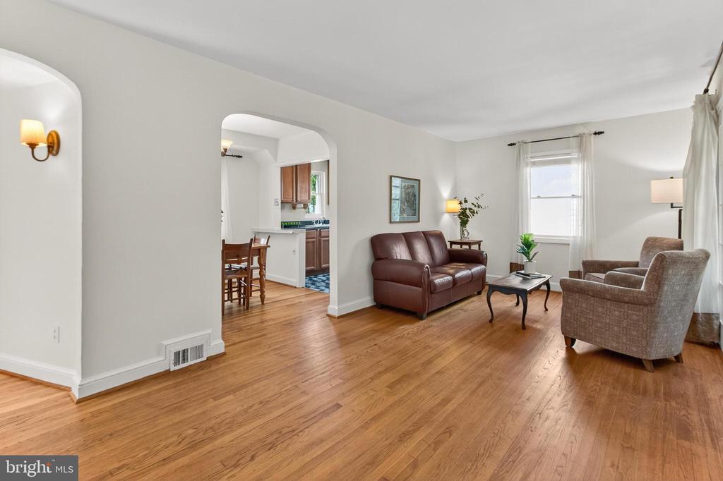 220 W GREENWAY BOULEVARD
