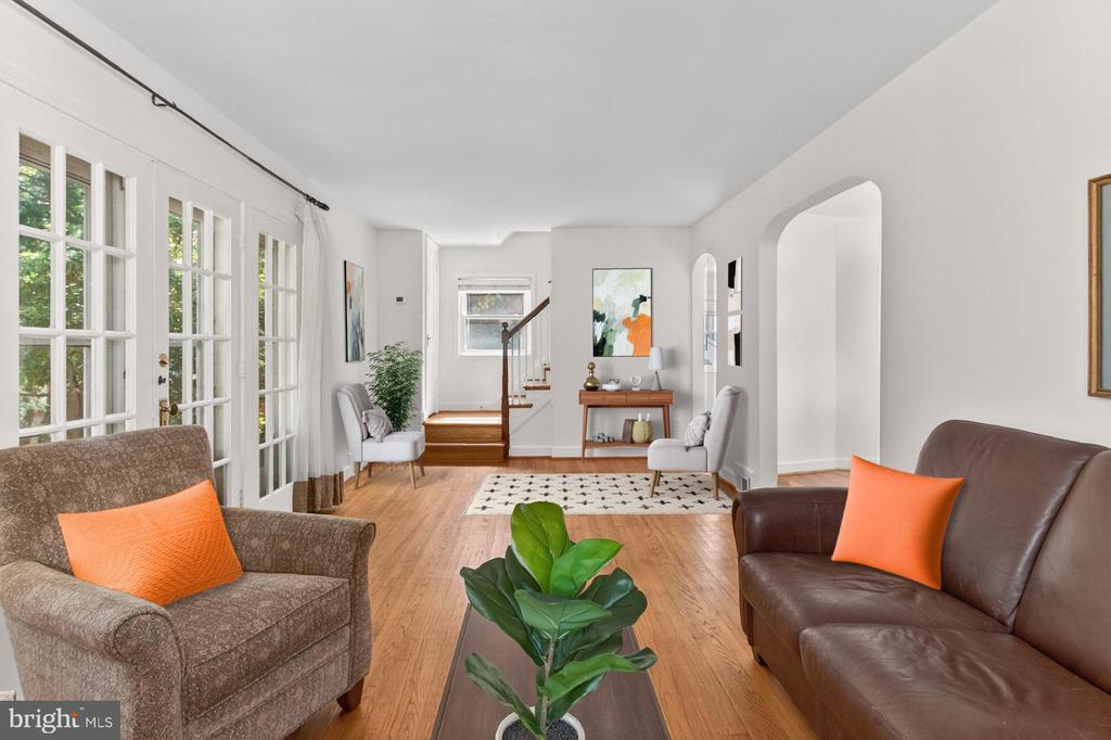 220 W GREENWAY BOULEVARD