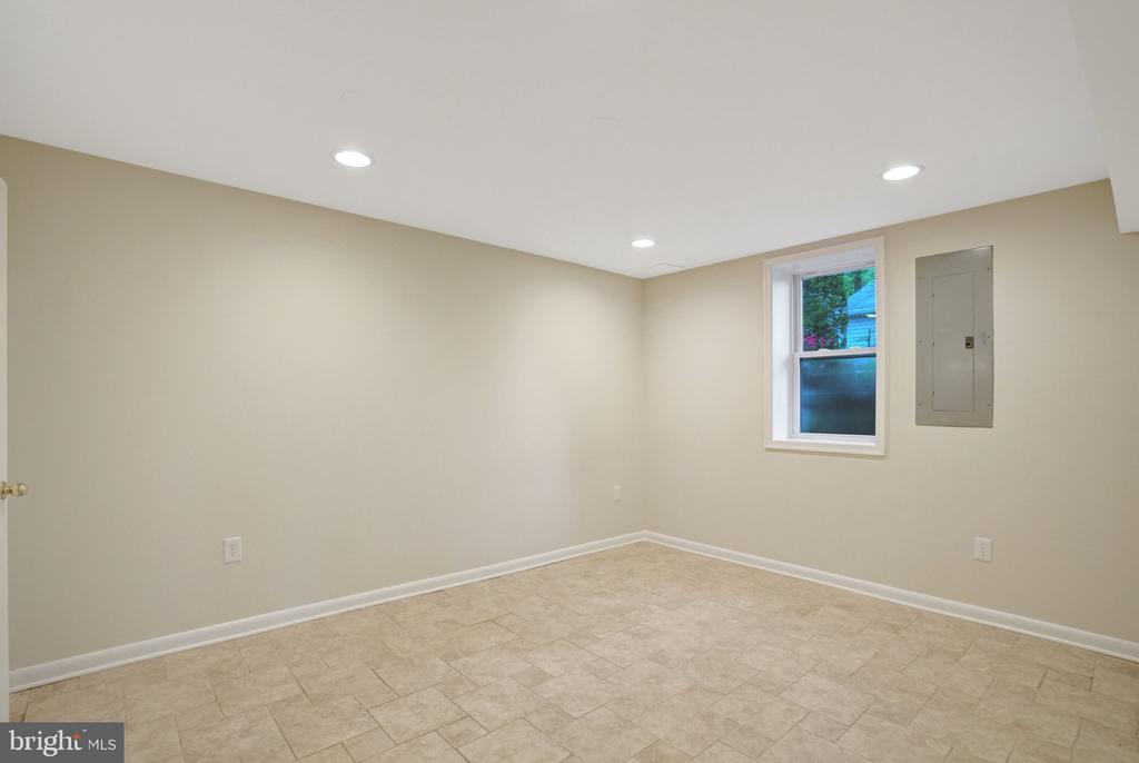 105 POPLAR DRIVE