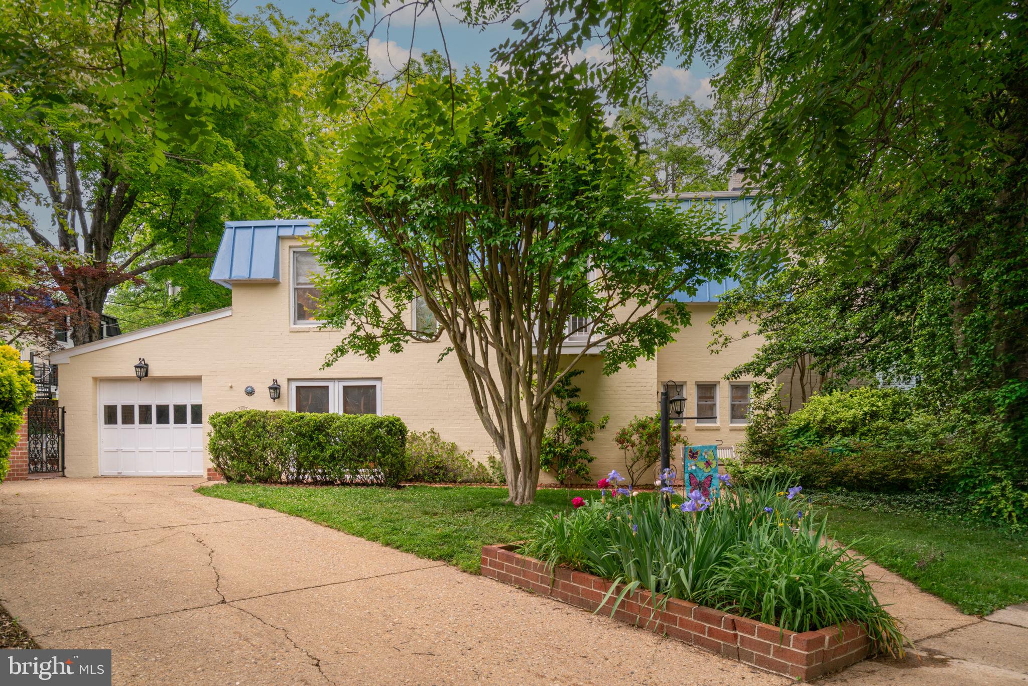 201 GARDEN COURT