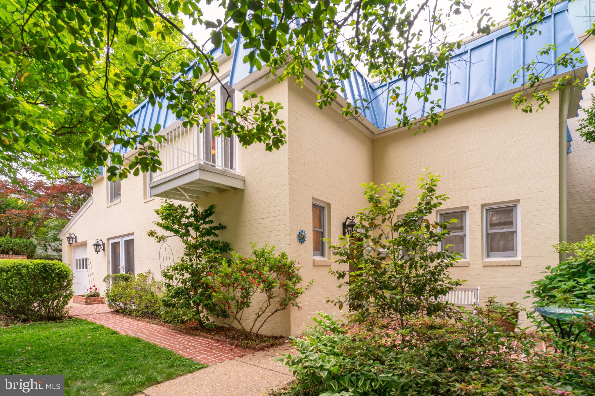 201 GARDEN COURT