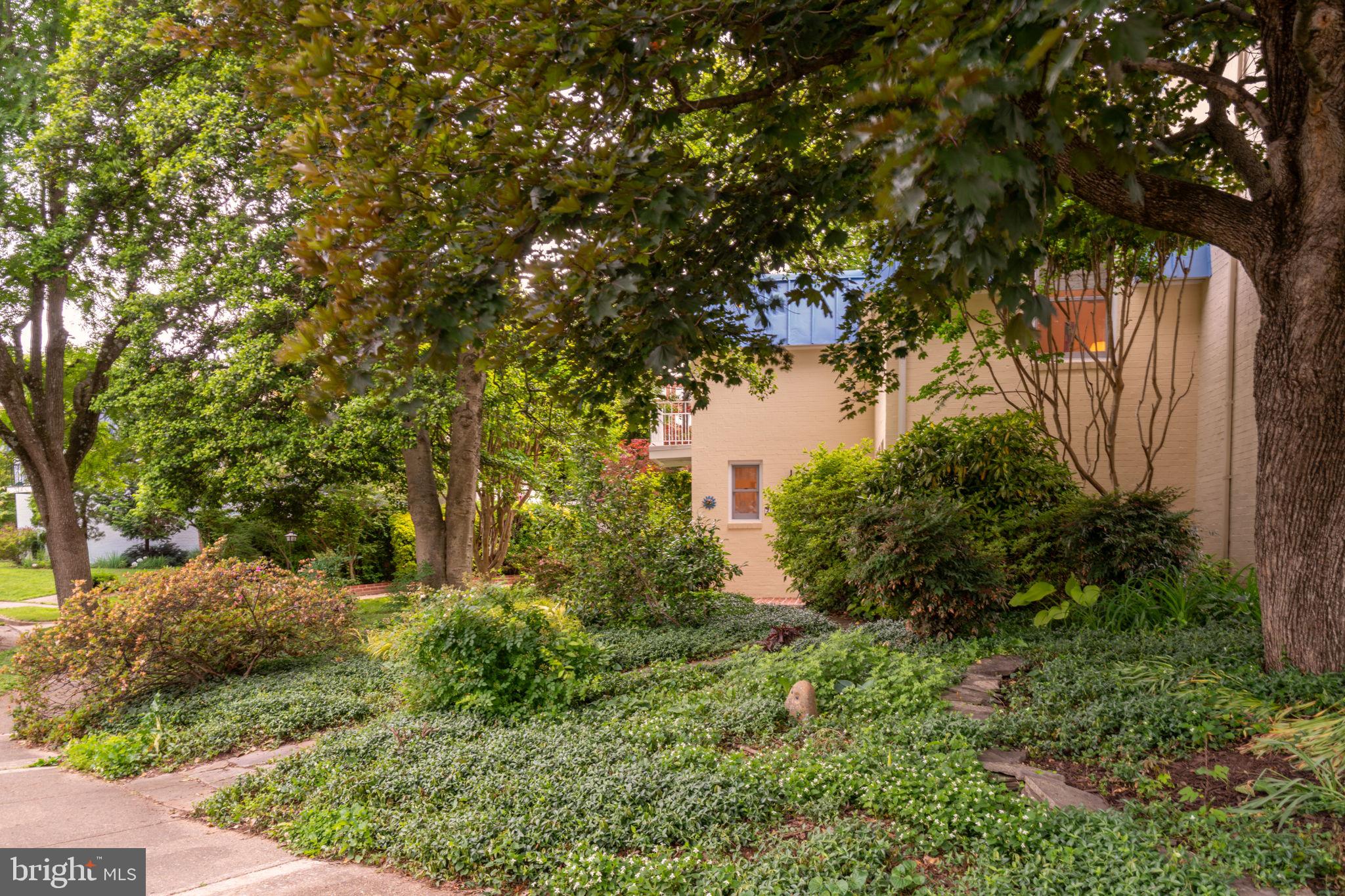 201 GARDEN COURT