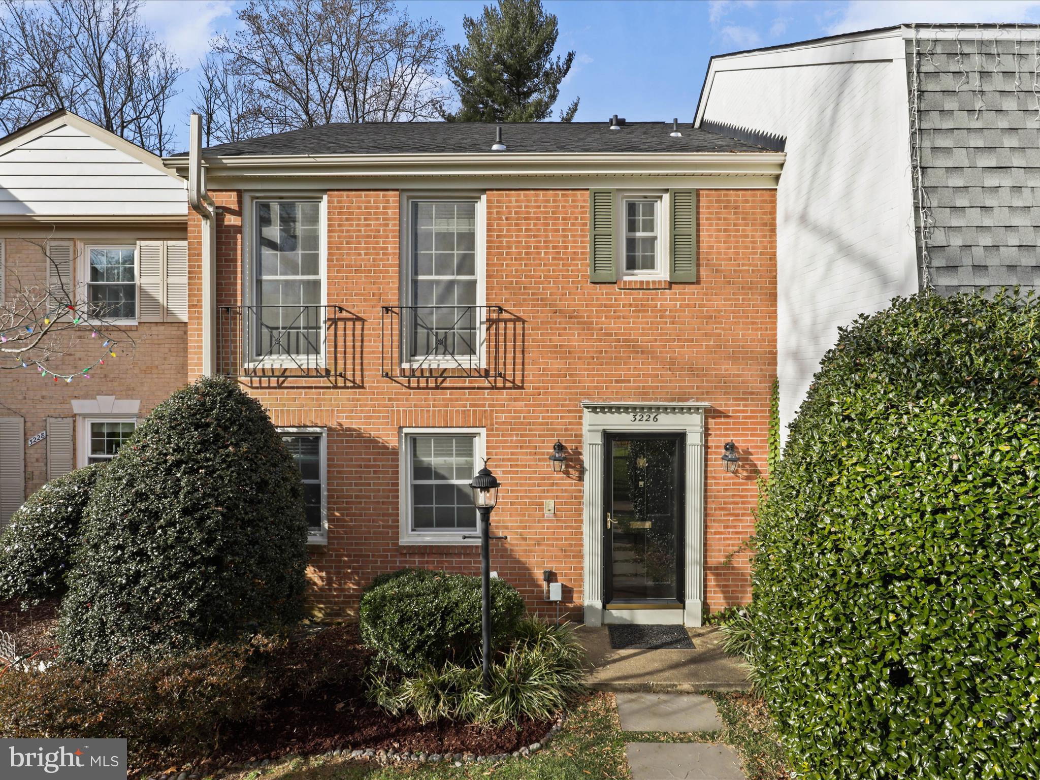 3226 CAMBRIDGE COURT