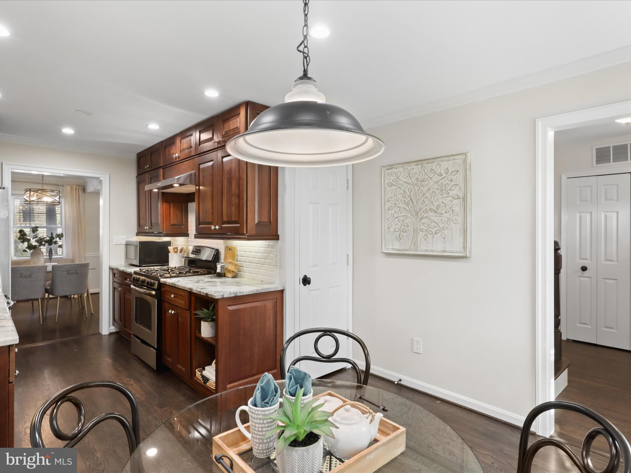 3226 CAMBRIDGE COURT