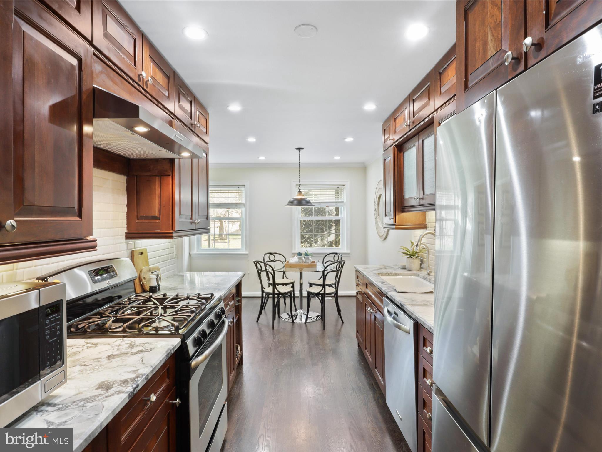 3226 CAMBRIDGE COURT