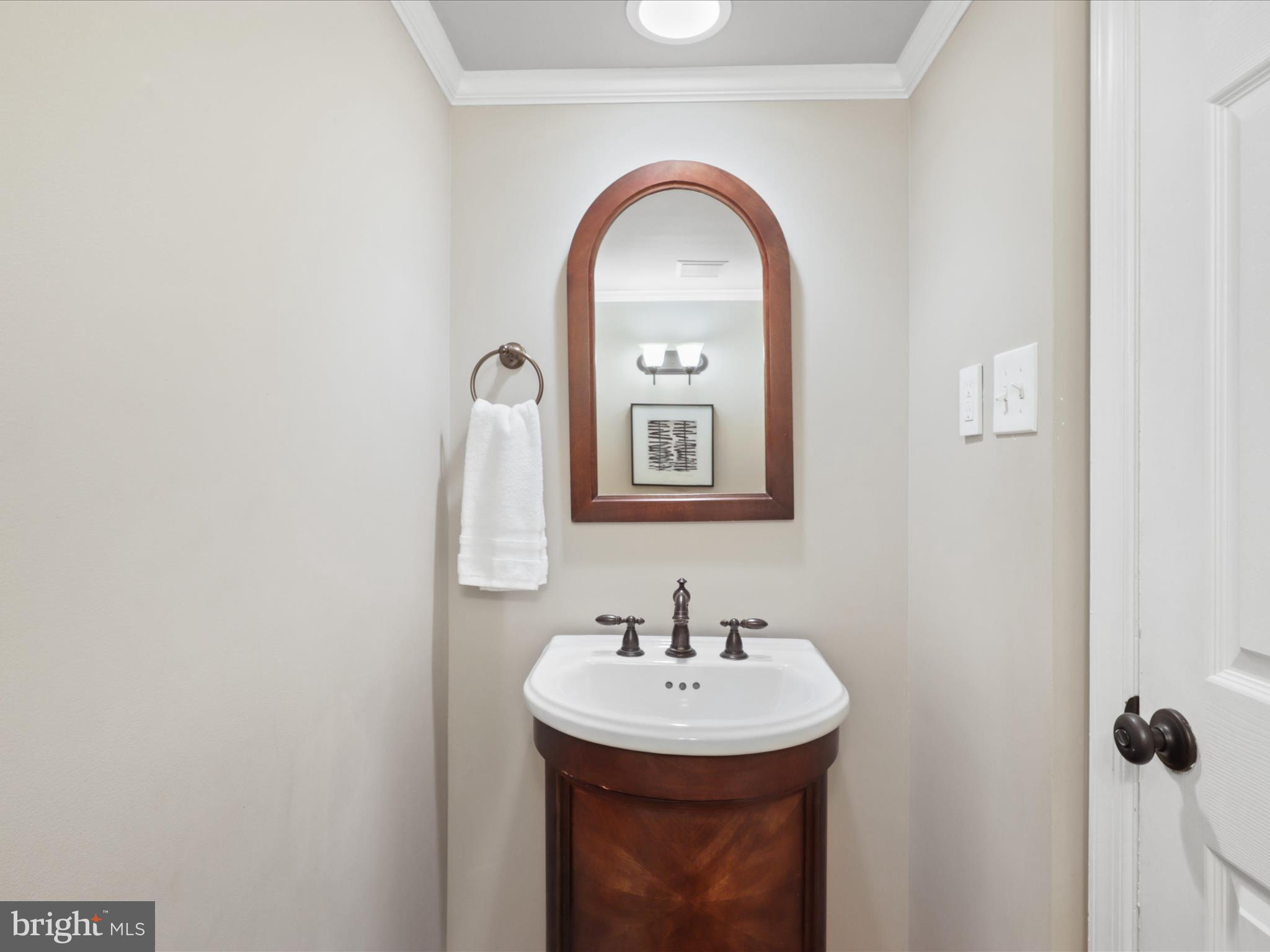 3226 CAMBRIDGE COURT