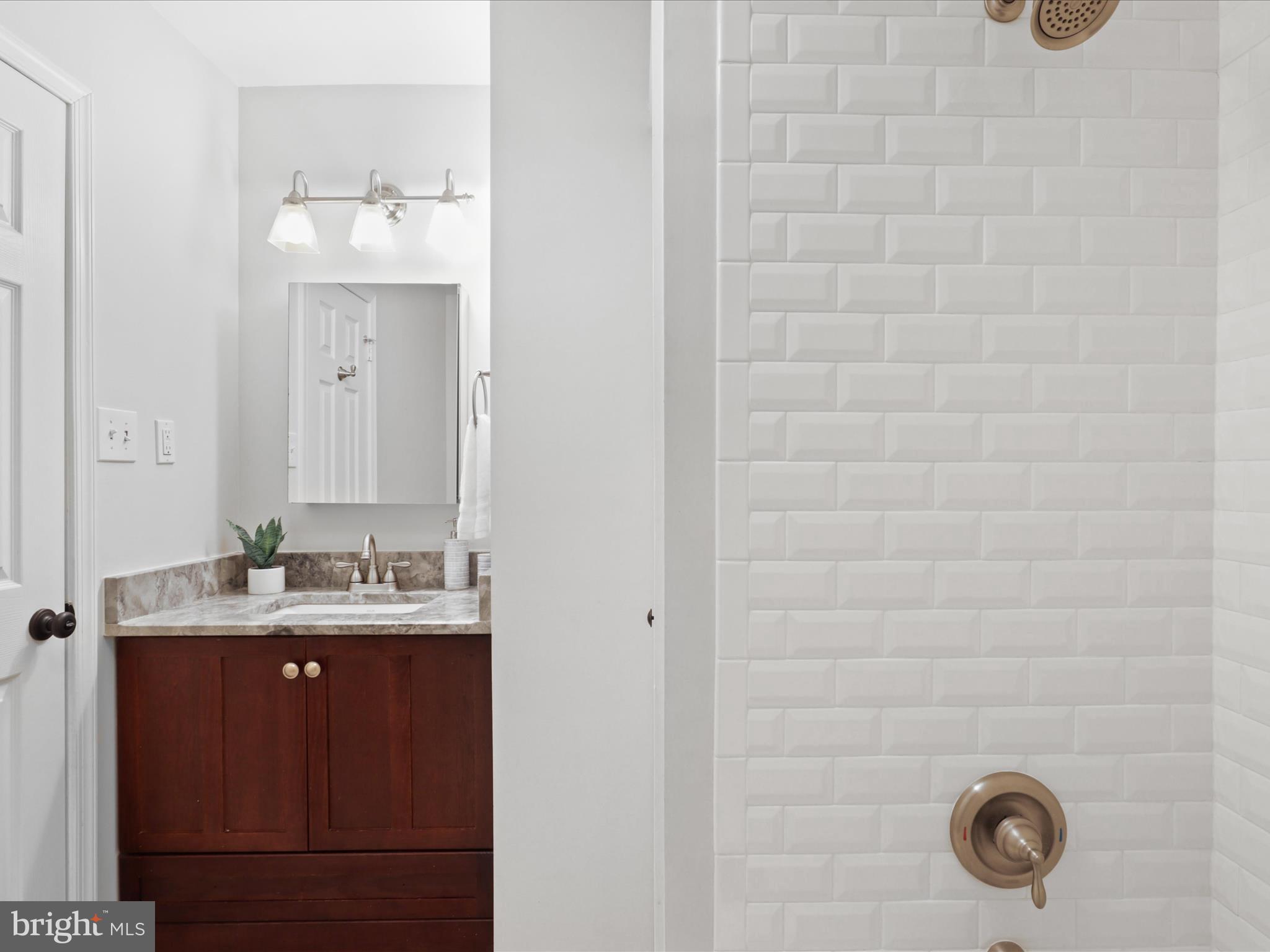 3226 CAMBRIDGE COURT