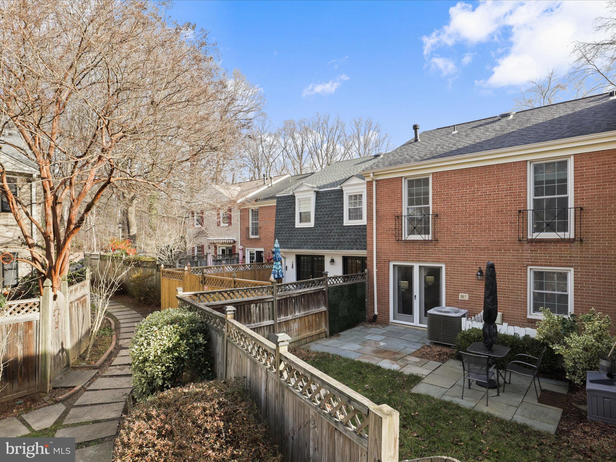 3226 CAMBRIDGE COURT