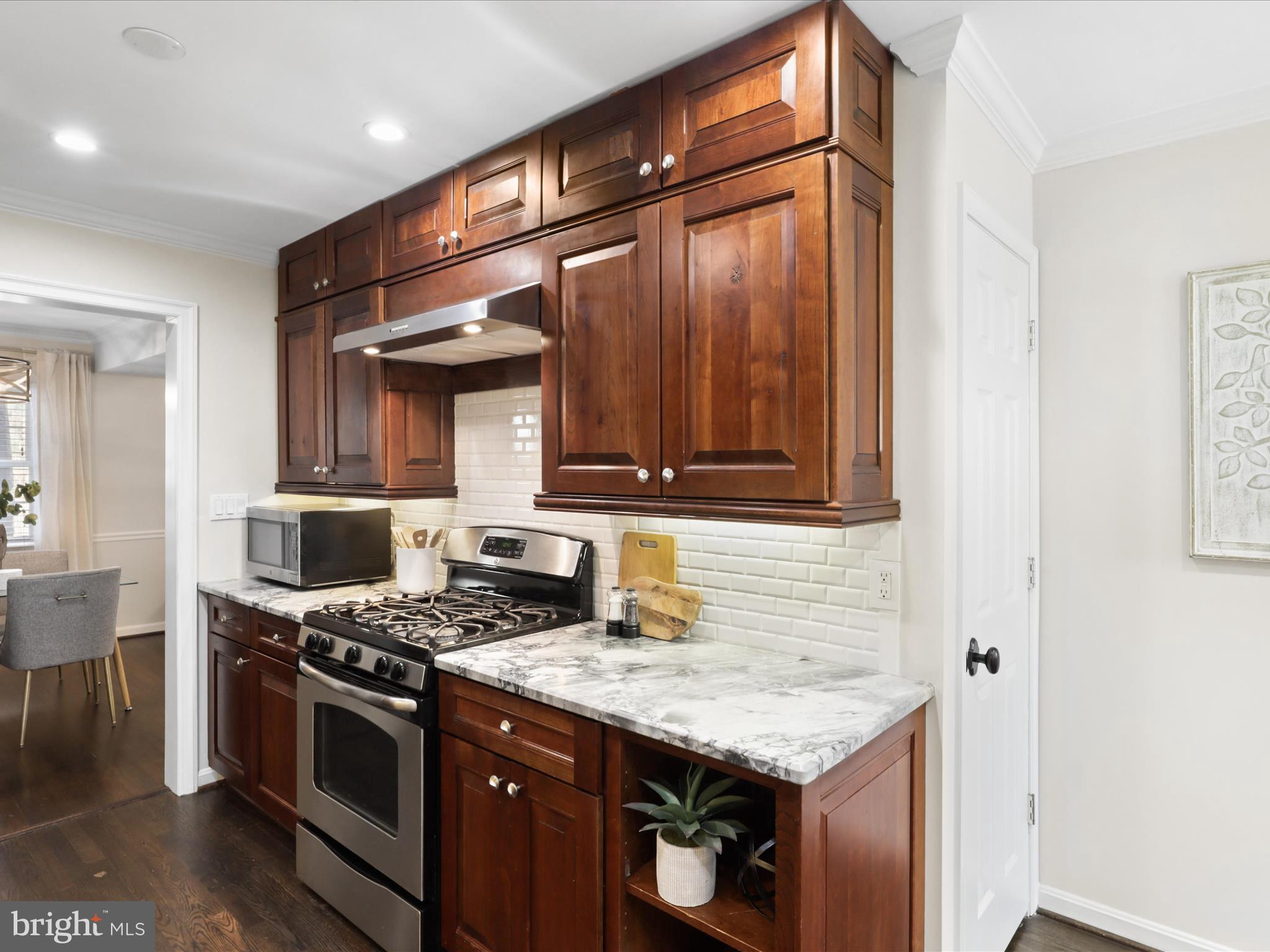 3226 CAMBRIDGE COURT