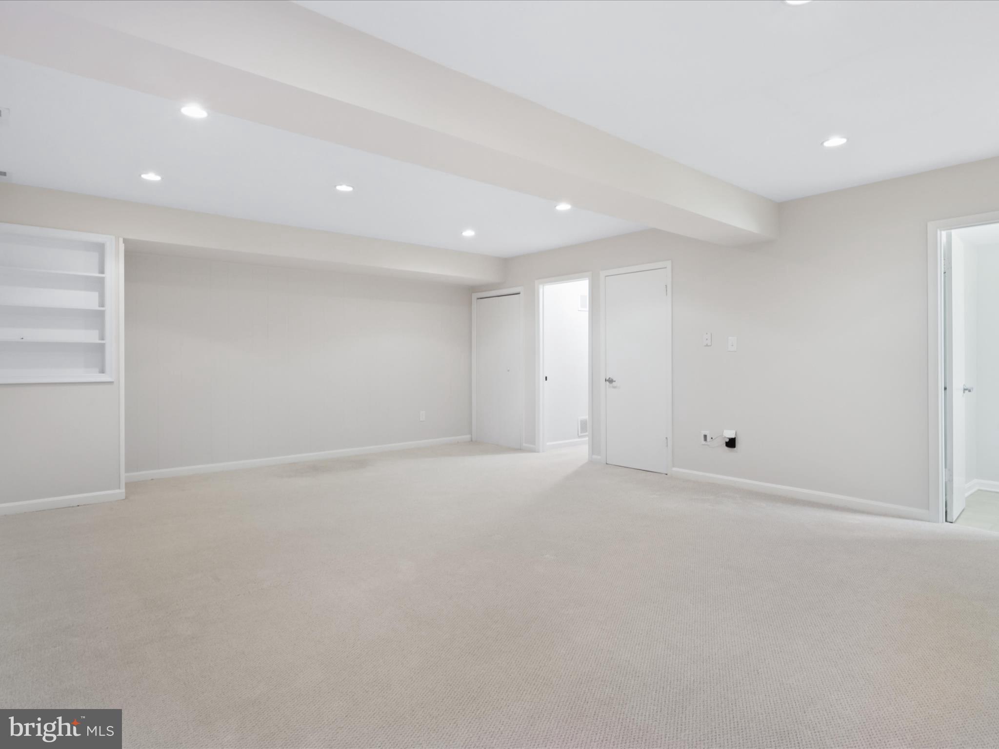 3226 CAMBRIDGE COURT