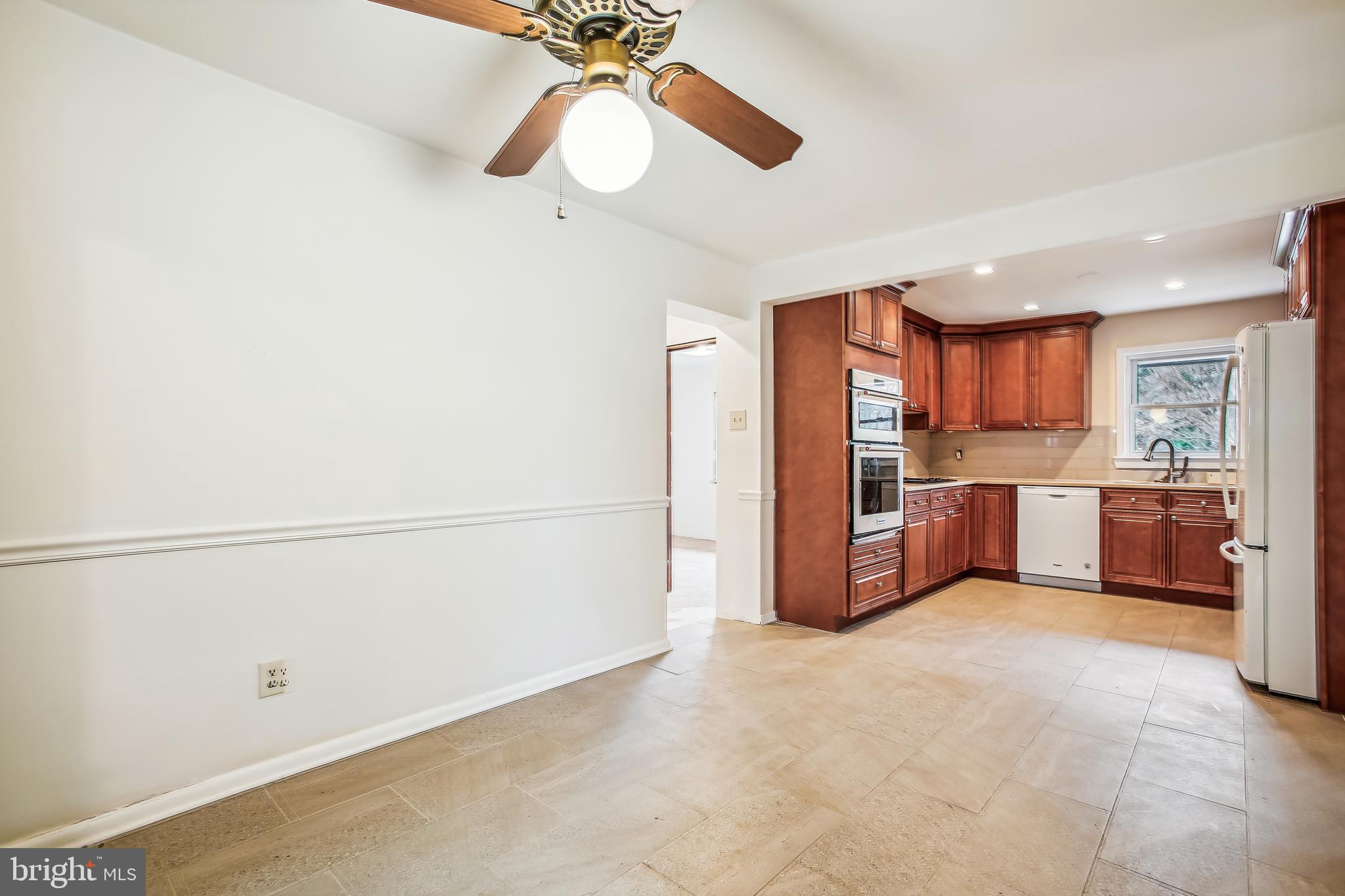 11002 OAKWOOD DRIVE